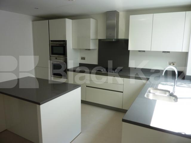 			3 BATHROOMS-2 TERRACES-A MUST SEE!, 4 Bedroom, 1 bath, 1 reception Mews House			 Charlton King Mews, KENTISH TOWN